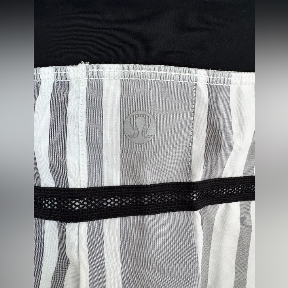 LULULEMON Run: Pace Setter Skirt in Groovy Stripe Nimbus black white grey sz 4 - Picture 8 of 16